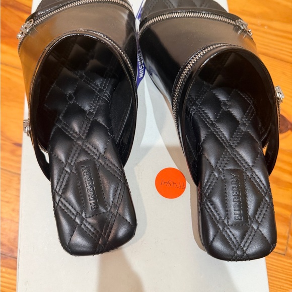 Burberry Black Slide Sandals with Quilted Detail - Picture 3 of 6